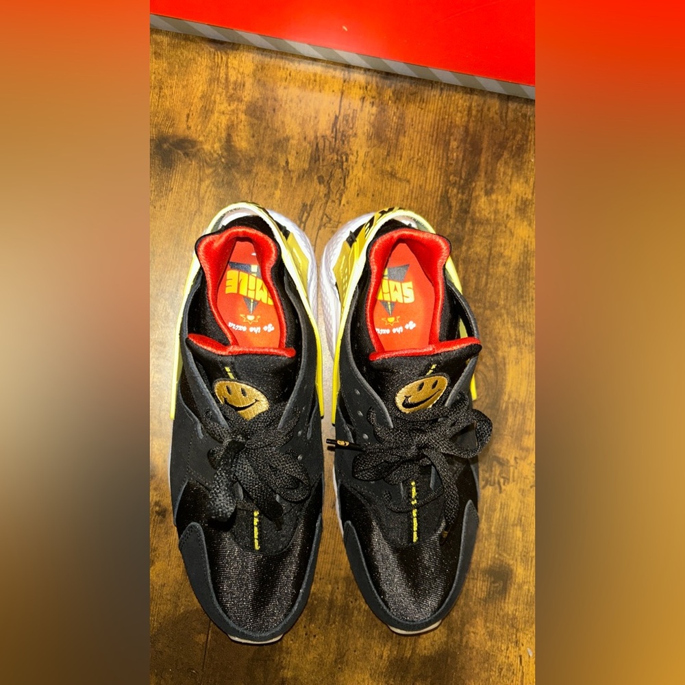 Nike AIR HUARACHE (WOMEN 10 MEN 8.5) - Picture 4 of 8